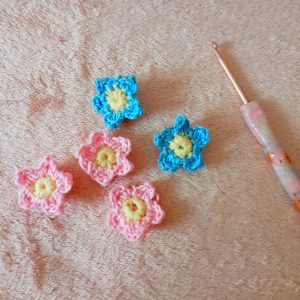 How to Crochet a simple flower