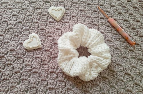 Crochet Simple Feminine Scrunchie