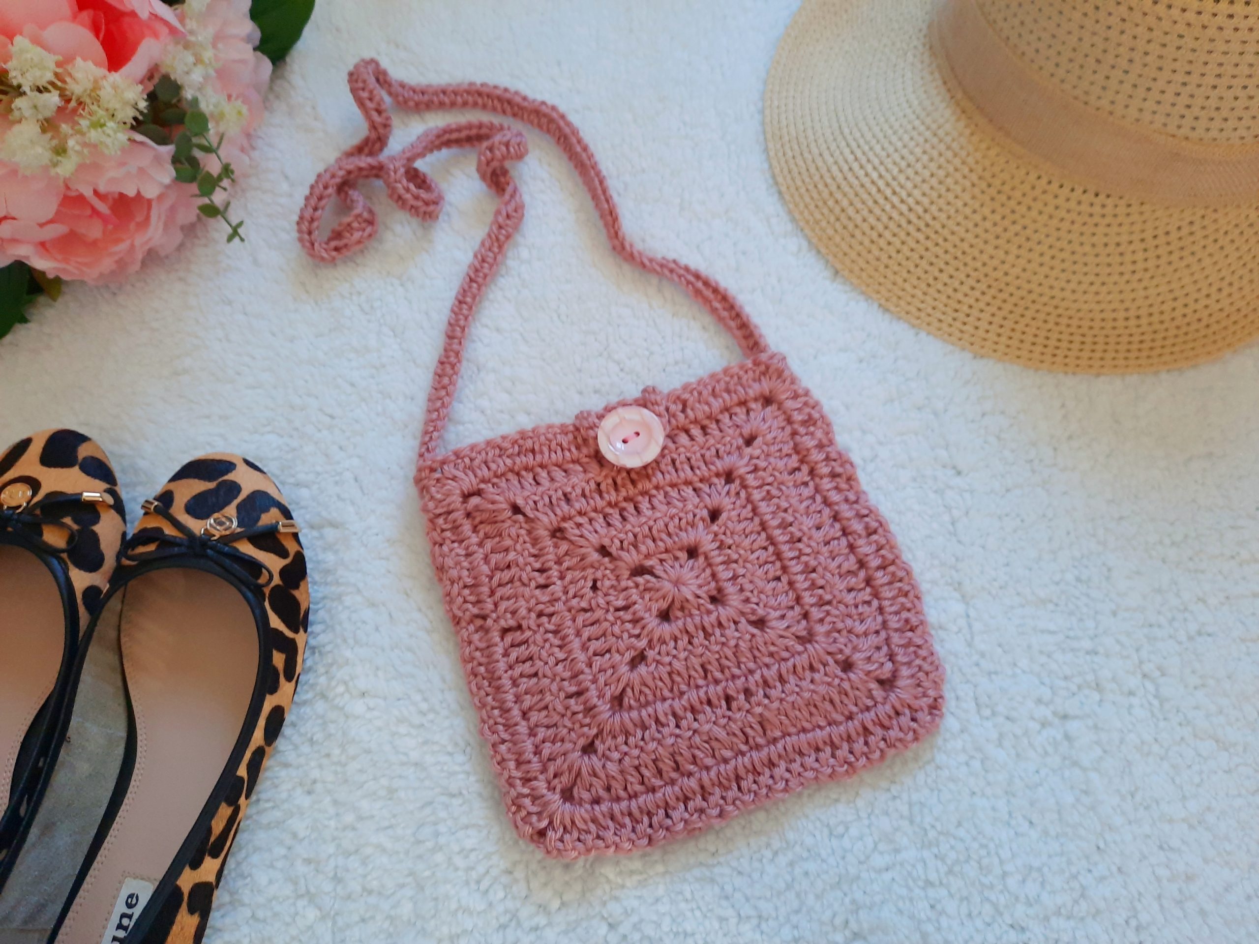 FREE Crochet Flap Purse: Crochet pattern | Ribblr