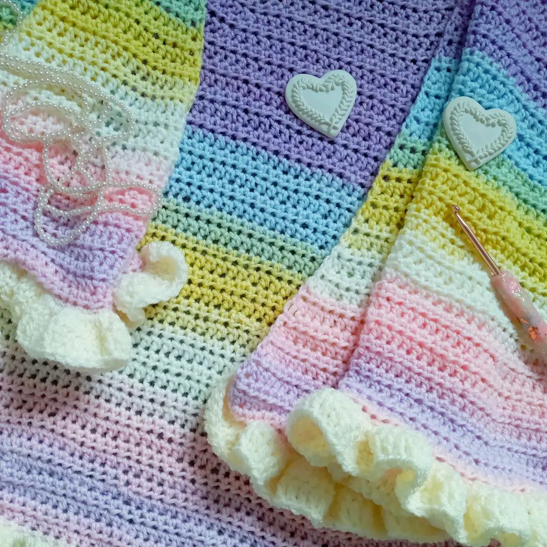 A little snapshot of tomorrow's project 💖🌸💖
This pattern will be available for free on my blog selinaveronique.com tomorrow, and of course you will be able to purchase it on Etsy as always 🌸🌸🌸
I will also be popping the 8 page long PDF pattern on my Patreon account, and this pattern will be available for download once my Patteon page is launched on Monday 9th May (in only 5 days time) 🌼🌼🌼 
So this is definitely something to look forward to if you enjoy my projects 🌼 
I am so excited that my Patreon account is being launched in only 5 days 🌸

Xoxo Selina 🌼

#crochetersofinstagram #crochetshawl #crocheter #crochet #crochetaddict #crochetwrap #crochetlover #crochetpattern #crochetgram #instacrochet #igcrochet #crochettutorial #crochetinspiration #crochetpassion #crochetyoutuber #youtube #youtuber #crochetlove #hookedoncrochet #hookedonhandmade #minutescraft #diy #coachellavibes #coachella #northumberland #newcastle #ethicalblogger #blogger #Patreon