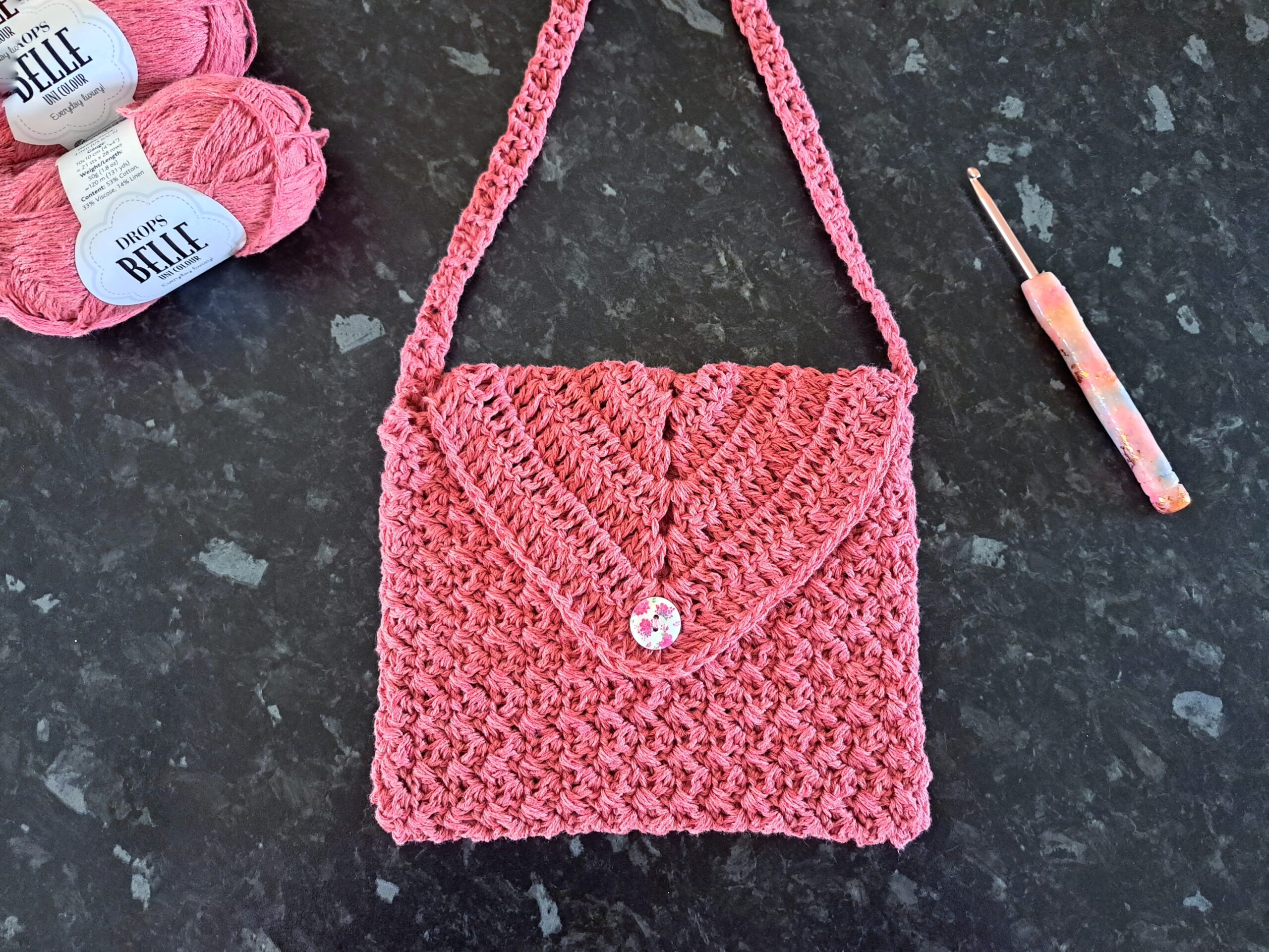Toadstool Tote Cute Easy Crochet Bag Pattern ‣ The Crafty Therapist