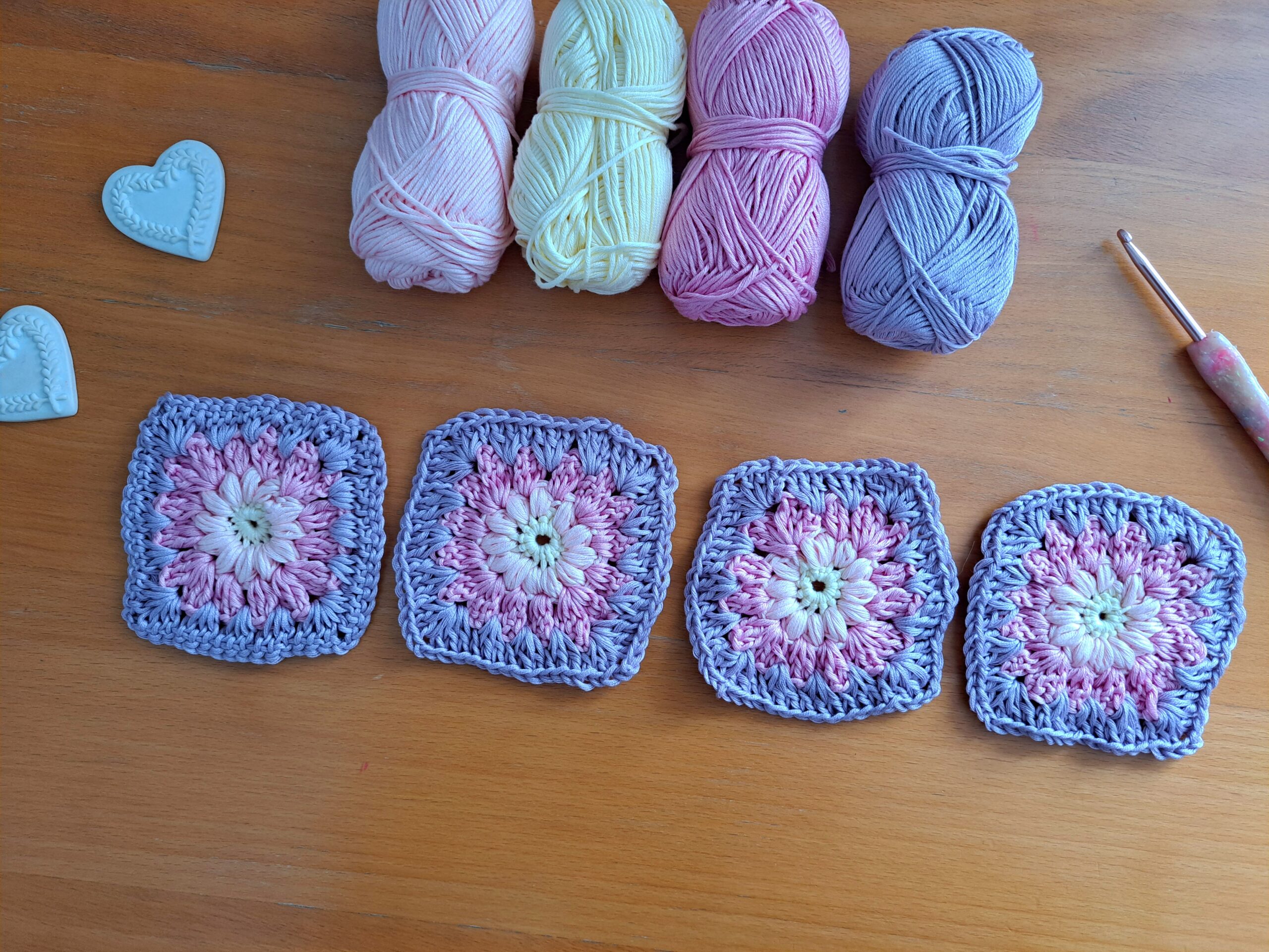 Crochet Daisy Granny Square Free Pattern